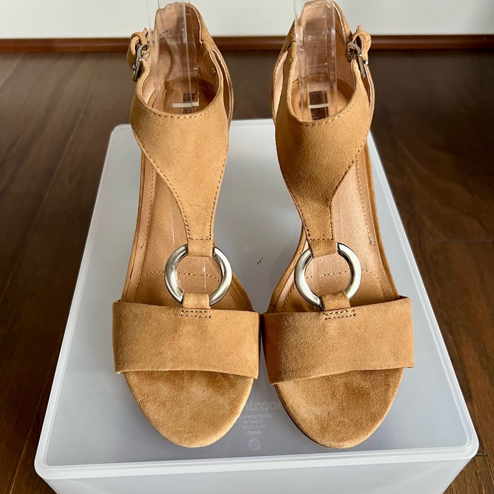 Tahari Norma Block Heel Sandals - Picture 4 of 12